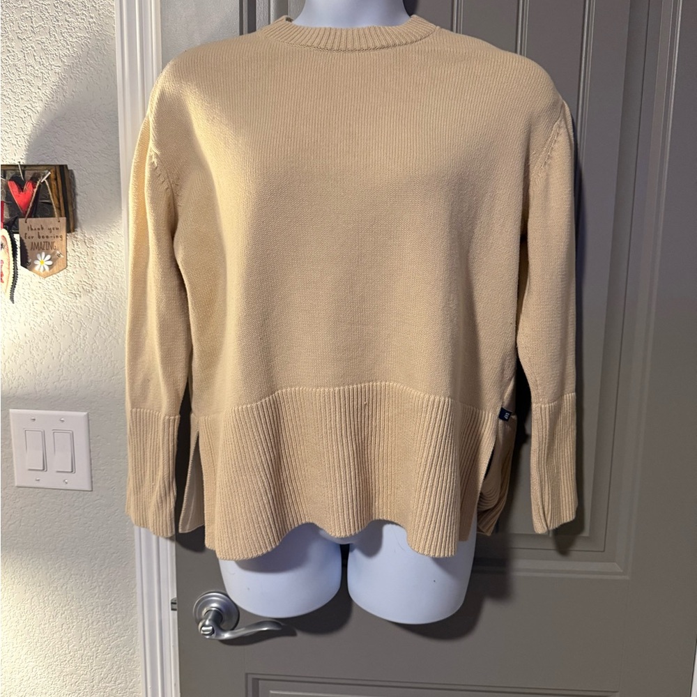 GAP Women's Beige Crew Neck Sweater